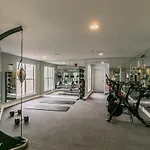 Luxury 2-Bedroom Townhome In North Atlanta