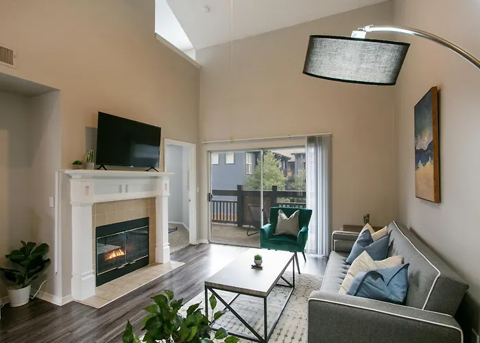 Luxury 2-Bedroom Townhome In North Atlanta