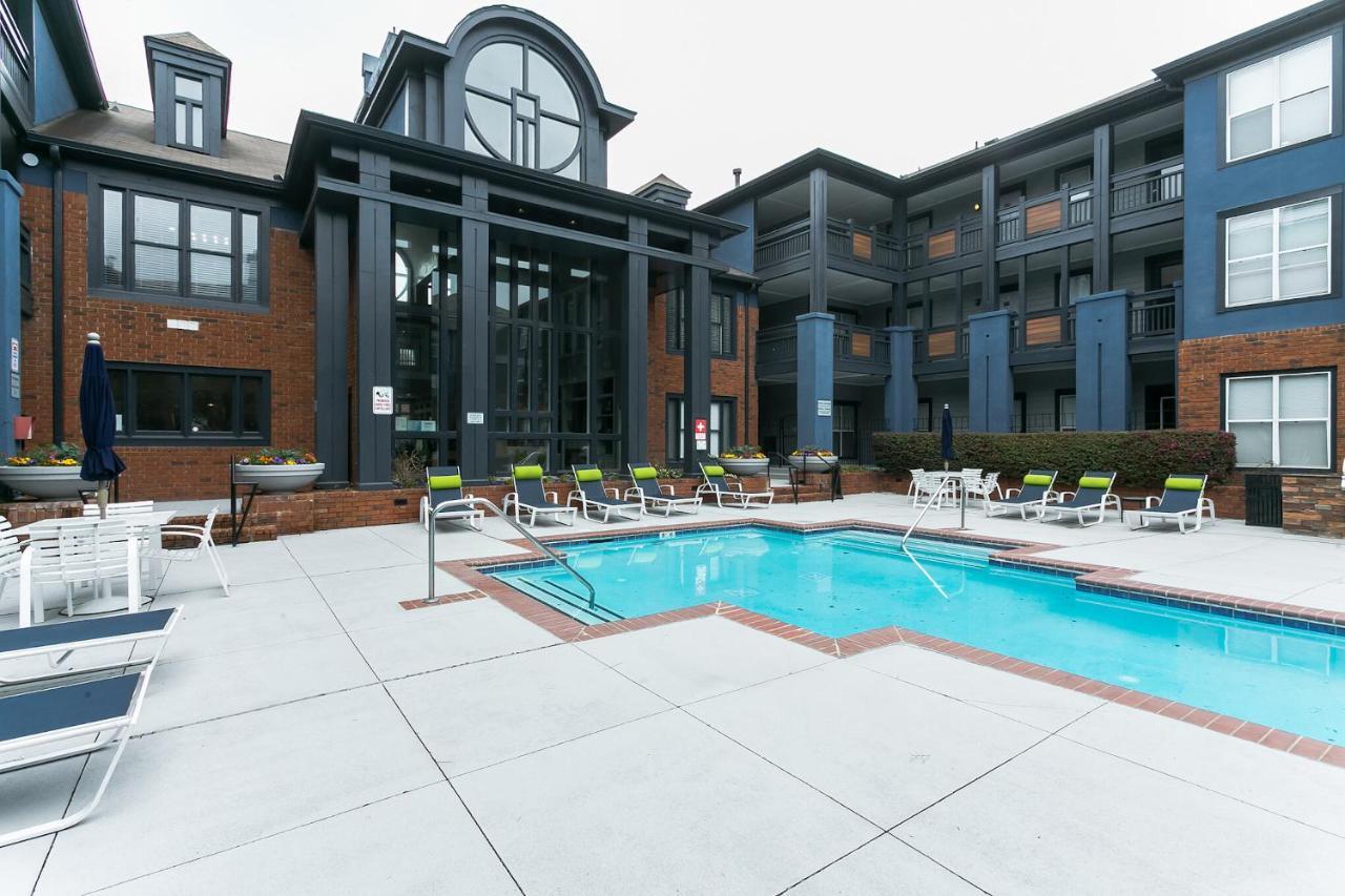 Luxury 2-bedroom Townhome In North